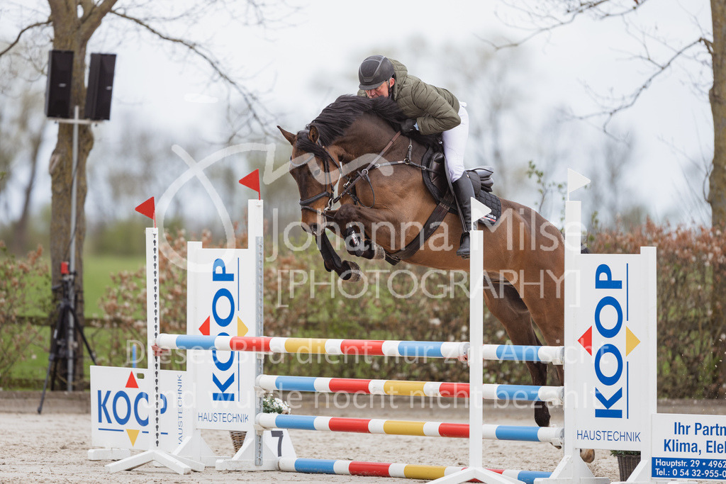 230425_Lemwerder_SprPf-A1St-162 | Deine schönsten Turniermomente als professionelle Fotos! Entdecke hochwertige Pferdesport-Fotografie im Online-Shop. Jetzt Fotos finden & bestellen!