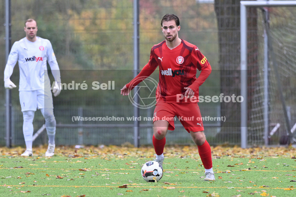 FC Kilia Kiel vs SC Rapid Lübeck | Luca Senger (Kilia #21) / Fußball-Oberliga Männer 2026/2027 / FC Kilia Kiel vs SC Rapid Lübeck / Kilia Sportplatz / Kiel / 24.10.26 - Realisiert mit Pictrs.com