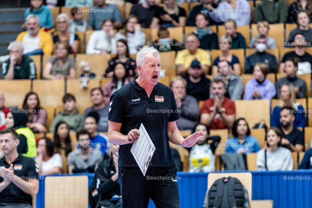 2022-00063389-Testspiel-Deutschland-Brasilien | Jubel Vital HEYNEN (Bundestrainer) GER, 17.09.2022; Berlin Foto: Gerold Rebsch - www.beachpics.de
