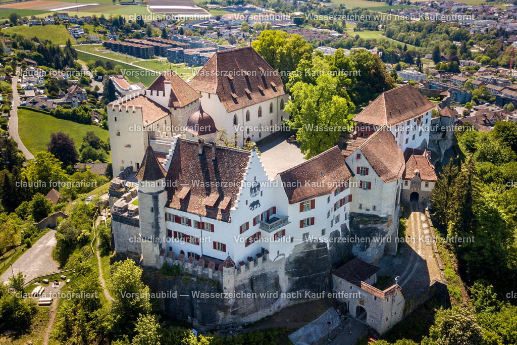 60_Schloss_Lenzburg | 06.05.2020; Inland; Lenzburg; Drohnenbilder - Luftbilder;
Schloss Lenzburg - mittelalterliche Burganlage mit Hof, Barockgarten und das im 14. Jahrhundert erbaute Ritterhaus
(Claudia Minder/claudia-fotografiert)