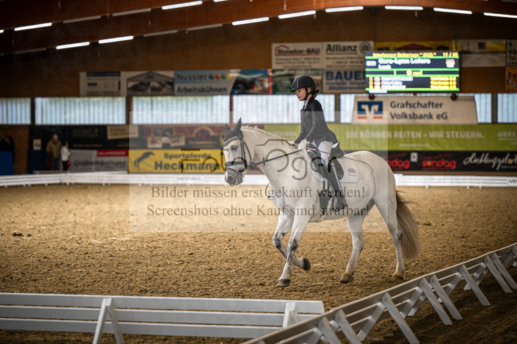DOS_2193 | Entdecke hochwertige Reitturnierfotos von Foto Oger. Professionell, emotional und authentisch – jetzt Lieblingsmomente im Shop bestellen.Deutschlandweite Turnierfotografie. - Realisiert mit Pictrs.com