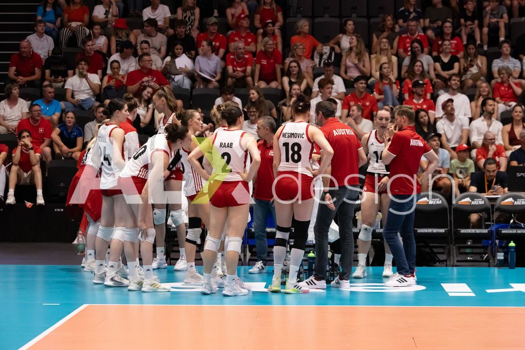Austria v Switzerland - CEV European League Women | KRIENS, SWITZERLAND - JUNE 14: Team of Austria during the CEV European League match between Austria and Switzerland at Pilatus Arena on June 14, 2026 in Kriens, Switzerland. - Realisiert mit Pictrs.com