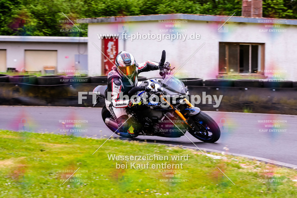 MotoTeamVBK-20452 | Hier findet Ihr Bilder von Touristenfahrten auf der Nürburgring Nordschleife oder von anderen Veranstaltungen die ich besucht habe. Viel Spass beim Durch Schauen 