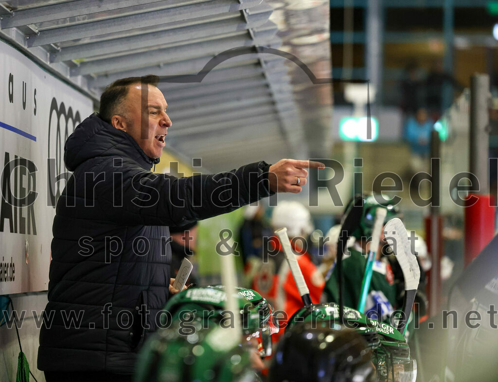 2024-01-26_027_TSV_Erding_gegen_HC_Landsberg | Erding, Deutschland, 26.01.2024:
Eishockey, Bayernliga Vorrunde 2023 / 2024, 28. Spieltag, TSV Erding gegen HC Landsberg, Endergebnis: 6:2

Teamchef Thomas Daffner (Erding Gladiators)

Foto: Christian Riedel / fotografie-riedel.net