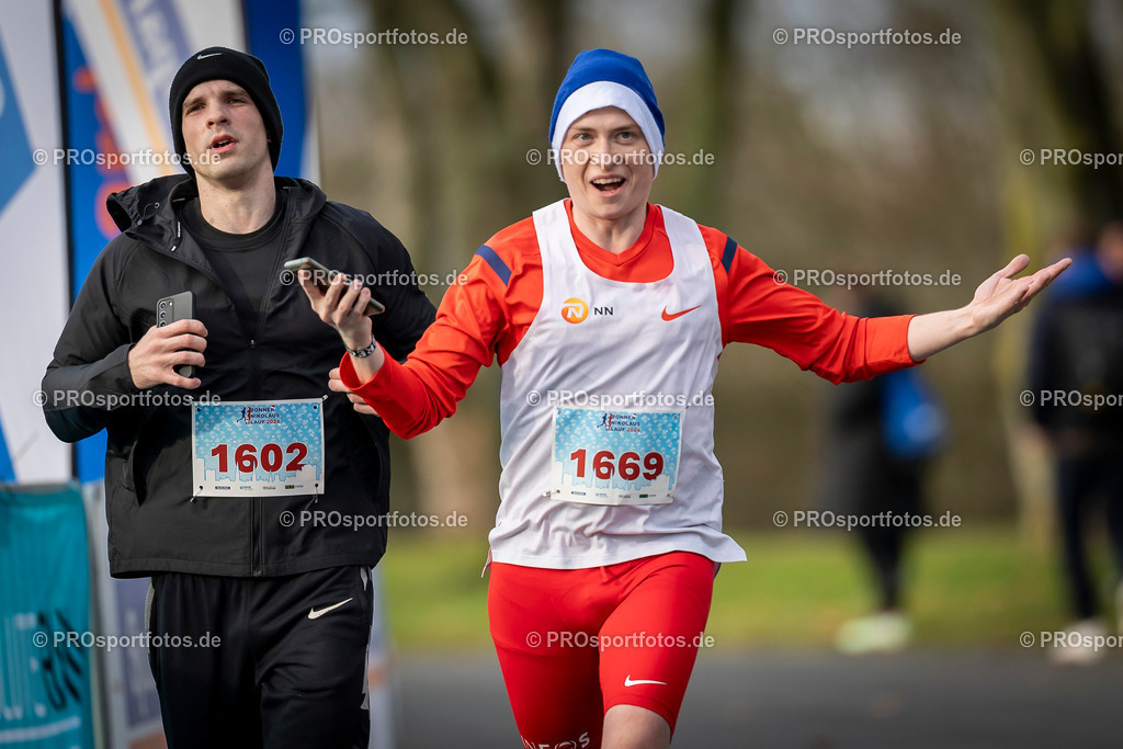 Bonner Nikolauslauf in Bonn, 08.12.2024 | Impressionen vom Bonner Nikolauslauf am 08.12.2024 in Bonn (Freizeitpark Rheinaue). Foto: BEAUTIFUL SPORTS/Axel Kohring