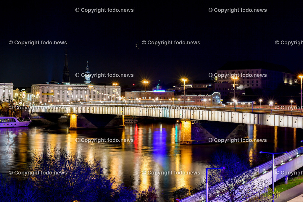 Nibelungenbruecke Linz_ 29.11.2022-4 | 29.11.2022,Nibelungenbruecke Linz, AUT, Nibelungenbruecke, Bruecke, Donau, Donauuebergang, im Bild Nibelungenbruecke, Nacht, Drohne