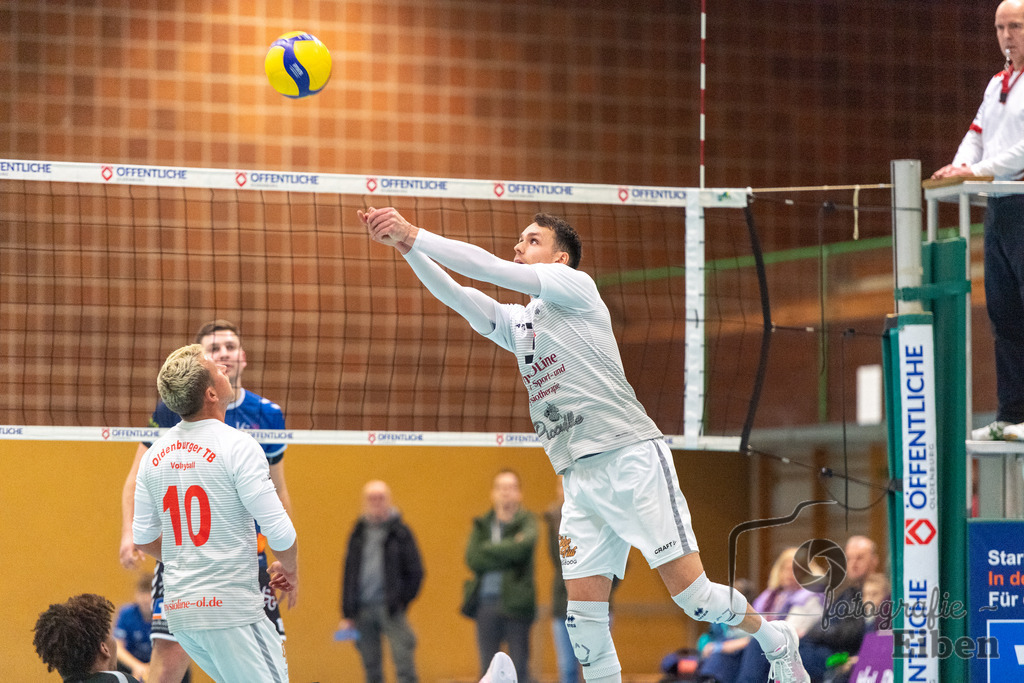 VSG Ammerland-Oldenburger TB | Regionalliga; VSG Ammerland (blau)-Oldenburger TB (weiß) am 18.01.2025 in Bad Zwischenahn (Sporthalle Schilldestraße ), Photo: Philip Eiben 2025 - Realisiert mit Pictrs.com