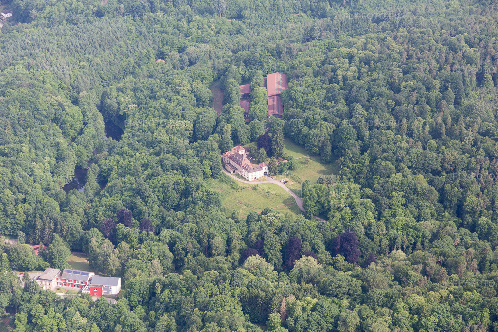 Vue aérienne: Vue de la ville à Rott dans le département Bas Rhin, France. Photo: IMG_100696.jpg prise le 05/06/2017 par Werner Riehm/FLY-FOTO.eu – Résolution de l'original: 5472 x 3648 px