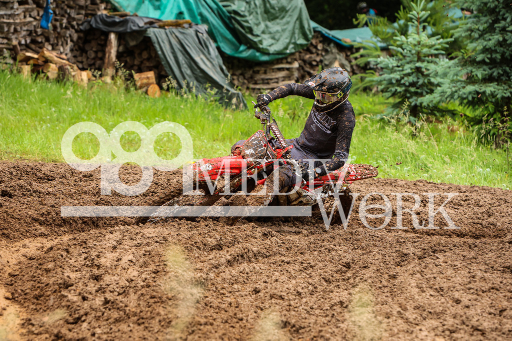 5E6A5418 | 989 MEDIAWORK