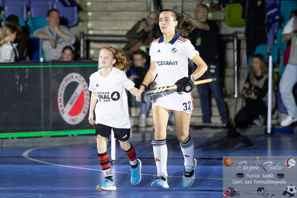 Volvo E.R.B. Final 4 Halbfinale Frauen: Mannheimer HC - Düsseldorfer HC, 25.01.2025 | Carolin Seidel (Mannheimer HC #32), Mannheimer HC - Düsseldorfer HC, Frankfurt, Süwag Arena, 25.1.2025 - Realisiert mit Pictrs.com
