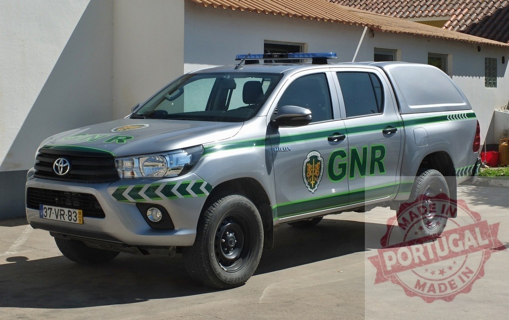 GNR Guarda Nacional Republicana Toyota Hilux patrol vehicle in Portugal | GNR Guarda Nacional Republicana patrol vehicle parked, representing Portuguese law enforcement - Realisiert mit Pictrs.com