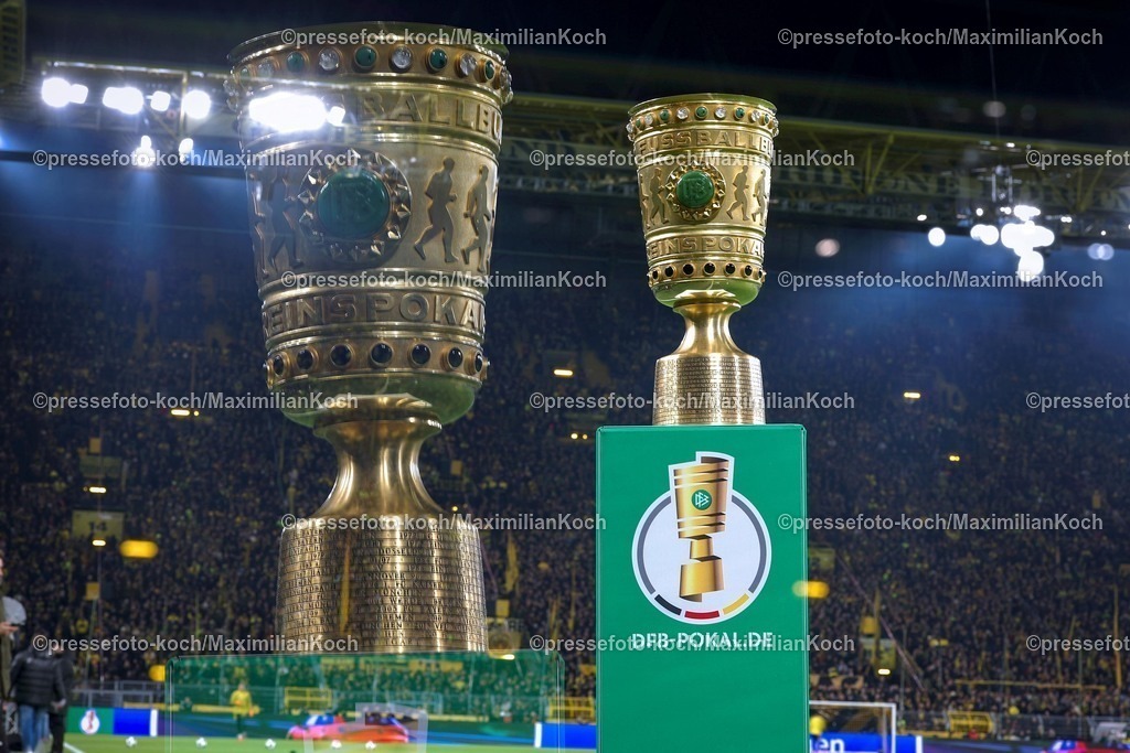 BVB02122501016 | 02.12.2025, Fußball, DFB-Pokal, Borussia Dortmund - Bayer 04 Leverkusen, Achtelfinale, Signal Iduna Park, Saison 2025 2026: Die Trophäe der Pokal in Nahaufnahme Ehrenpreis Detailfoto Anmerkung Fotograf: In-Kamera Mehrfachbelichtung zweier Aufnahmen überlagertDFB regulations prohibit any use of photographs as image sequences and or quasi-video.