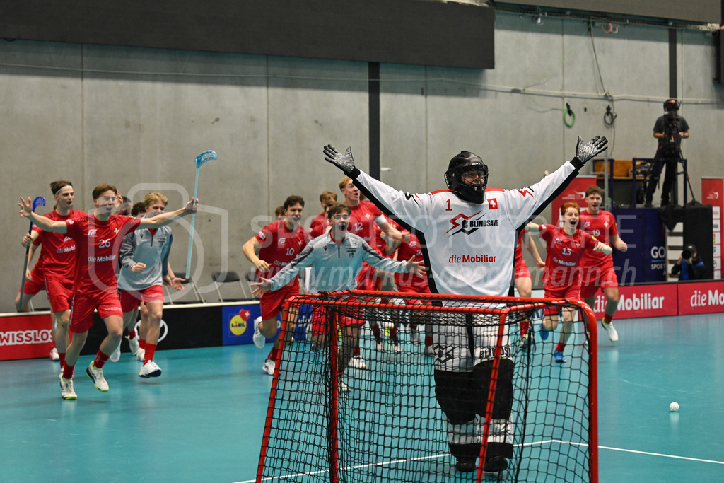 Switzerland B U19 vs Finland U19 - 2. February 2024 | Switzerland B U19 vs Finland U19
U19 Men International Matches in Switzerland
GoEasy Arena, Siggenthal Station
Switzerland wins the shoot out and the game.
Credit: Markus Aeschimann | <a href="https://www.markus-aeschimann.ch">Sportfotografie Markus Aeschimann</a> | <a href="https://www.instagram.com/sportfotografie.aeschimann">@sportfotografie.aeschimann</a> - Realisiert mit Pictrs.com