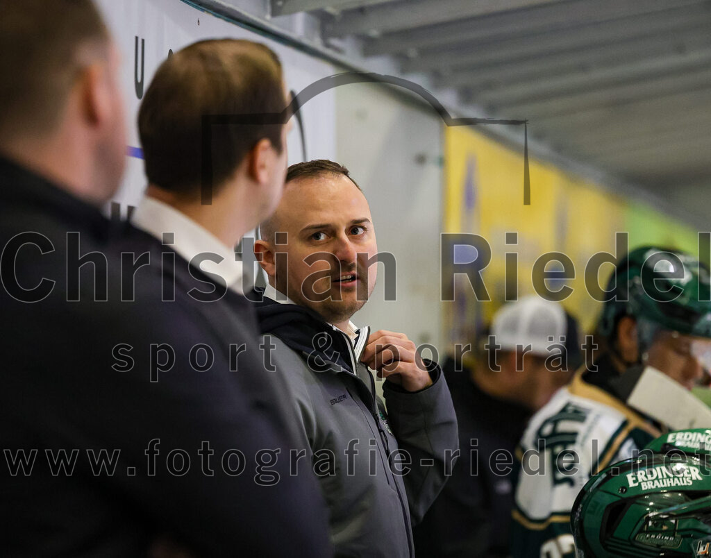 2025-08-22_029_TSV_Erding_gegen_EV_Fuessen | Erding, Deutschland, 22.08.2025:Eishockey, Oberliga Süd 2025 / 2026, Testspiel, TSV Erding gegen EV Füssen, Endergebnis: 1:4Co-Trainer Maximilian Helling (Erding Gladiators)Foto: Christian Riedel / fotografie-riedel.net