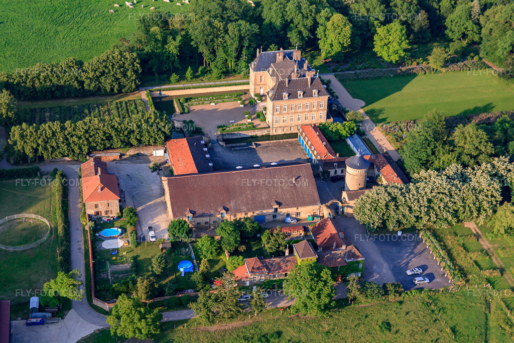 Aerial view: Château de La Grange in Manom in the state Moselle, France.Photo: IMG_29514.jpg taken on 06/26/2010 by Werner Riehm/FLY-FOTO.comResolution of the original: 4644 x 3096 pxWWW.CHATEAUDELAGRANGE.COM