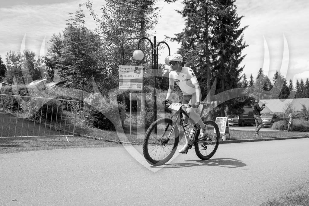 L1010715 | Fotogalerie der Treibjagd im Dunkelwald - Dein MTB Etappenrennen im Erzgebirge - Realisiert mit Pictrs.com