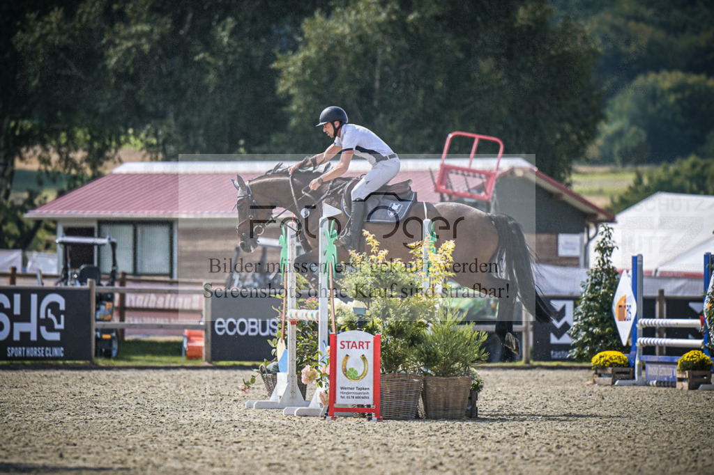 DOS_7833 | Entdecke hochwertige Reitturnierfotos von Foto Oger. Professionell, emotional und authentisch – jetzt Lieblingsmomente im Shop bestellen.Deutschlandweite Turnierfotografie. - Realisiert mit Pictrs.com