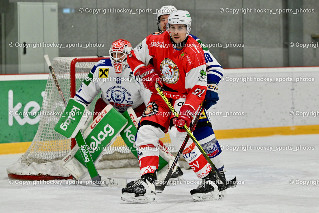 ESV Ferlach vs. UECR Eisbären Huben | #81 Potocnik Kristof ESV Ferlach, #31 Sicher Michael UECR EISBÄREN HUBEN, #68 Unterlercher Martin UECR EISBÄREN HUBEN, ESV Ferlach vs. UECR Eisbären Huben, ESV Ferlach vs. UECR Eisbären Huben am 31.10.2025 in Ferlach (HTC Eishalle Ferlach), Austria, (Photo by Bernd Stefan)