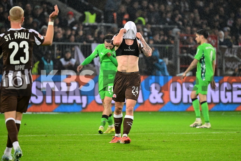 KBS Picture_FCStPauli-Gladbach_041 | Metcalfe Connor (St.Pauli) kann es nicht fassen ,Sportplatz :  Millerntor Stadion, - Realisiert mit Pictrs.com