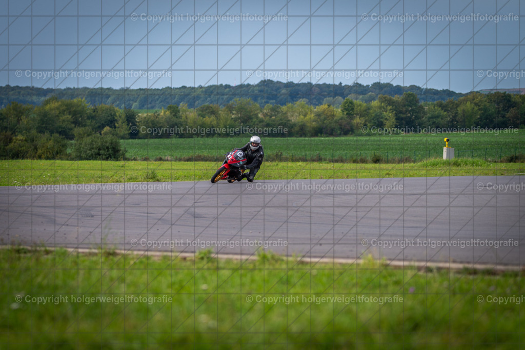 Honda Seel RS125 R | Foto vom 3. Classic Motor Weekend 18. - 20. August 2023 auf dem Flugplatz in Obermehler - Realisiert mit Pictrs.com