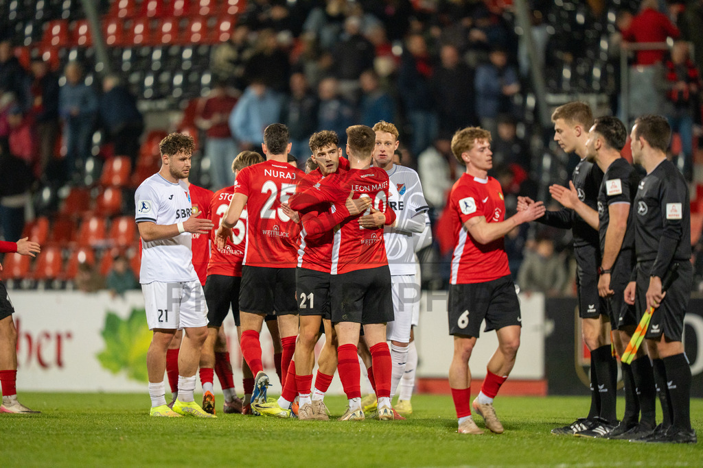 SG Sonnenhof Grossaspach vs. TSV Steinbach Haiger, Fussball, Regionalliga Suedwest, 25. Spieltag, 20.03.2026 | SGS jubelt nach dem Sieg,SG Sonnenhof Grossaspach vs. TSV Steinbach Haiger, Fussball, Regionalliga Suedwest, 25. Spieltag, 20.03.2026Foto: photosbyphips/Philip Ziegler