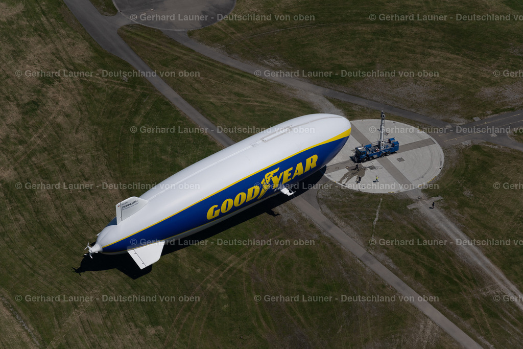 4031725 | FRIEDRICHSHAFEN 12.06.2020 Luftschiff Zeppelin NT N07 mit der Kennung D-LZFN der Deutsche Zeppelin Reederei im Fluge über auf dem Gelände des Flughafen EDNY in Friedrichshafen im Bundesland Baden-Württemberg, Deutschland. Weiterführende Informationen bei: ZLT Zeppelin Luftschifftechnik GmbH &amp; Co KG Deutsche Zeppelin-Reederei GmbH. // Airship Zeppelin NT N07 with the registration D-LZFN of the Deutsche Zeppelin Reederei in flight over the grounds of the airport EDNY in Friedrichshafen in the state Baden-Wuerttemberg, Germany. Further information at: ZLT Zeppelin Luftschifftechnik GmbH &amp; Co KG Deutsche Zeppelin-Reederei GmbH. Foto: Gerhard Launer