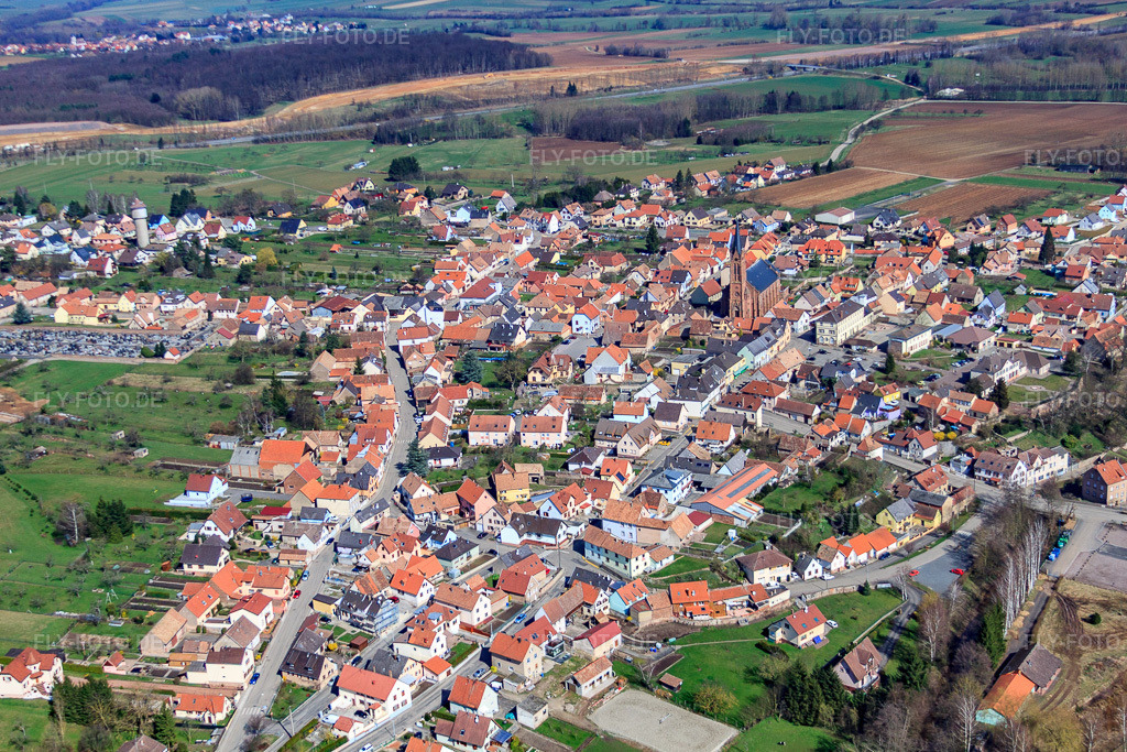 Luftbild: Ortsansicht von Südwesten in Steinbourg im Bundesland Bas-Rhin in Frankreich. – Foto: IMG_38551.jpg vom 20.03.2011 durch Werner Riehm/FLY-FOTO.de – Auflösung des Originals: 4680 x 3120 px