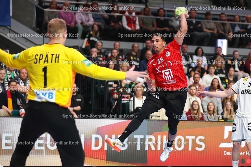 xKWIx22032601023 | 22.03.2026, Handball, Länderspiel Herren, Deutschland - Ägypten, ÖVB-Arena Bremen: Mohab Saied (Egypt #48) wirft aufs Tor von  David Späth (Germany #01)  xKamilxWilkowskixPressefotoKochx