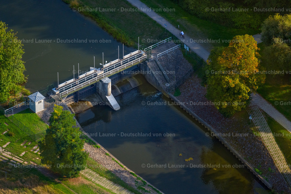 4040322 | LEIPZIG 14.09.2020 Staustufe am Ufer des Flußverlauf der Nahle in Leipzig im Bundesland Sachsen, Deutschland. // Weir on the banks of the flux flow Nahle in Leipzig in the state Saxony, Germany. Foto: Gerhard Launer