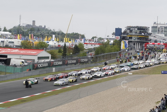 Motorsports / 24 Stunden Nürburgring 2015, Nürburgring-Nordschleife, GER | Starting grid - Realisiert mit Pictrs.com