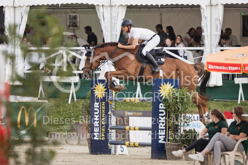 250711_BHO_2Ph-M2-2-811 | Deine schönsten Turniermomente als professionelle Fotos! Entdecke hochwertige Pferdesport-Fotografie im Online-Shop. Jetzt Fotos finden & bestellen!