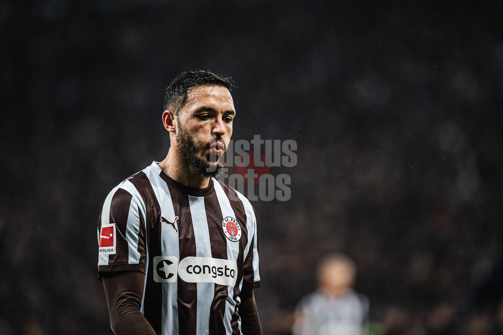 Fußball | Männer | Saison 2025/2026  | Fußball-Bundesliga | 09. Spieltag | FC St. Pauli vs. Borussia Mönchengladbach | 01.11.2025 | Mathias Pereira Lage (#28, FC St. Pauli) atmet tief durch