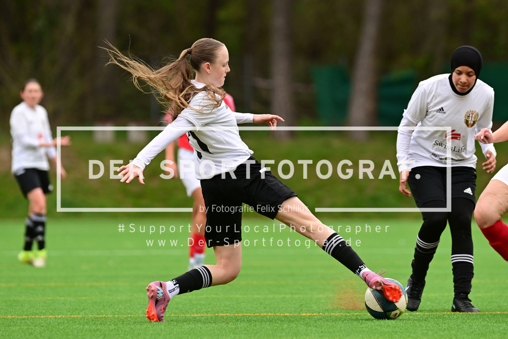 Fußball I Frauen I Saison 2025-2026 I Bezirksliga I 21. Spieltag I Harburger TB - Rahlstedter SC I 165200 | Der Sportfotograf. - Realisiert mit Pictrs.com