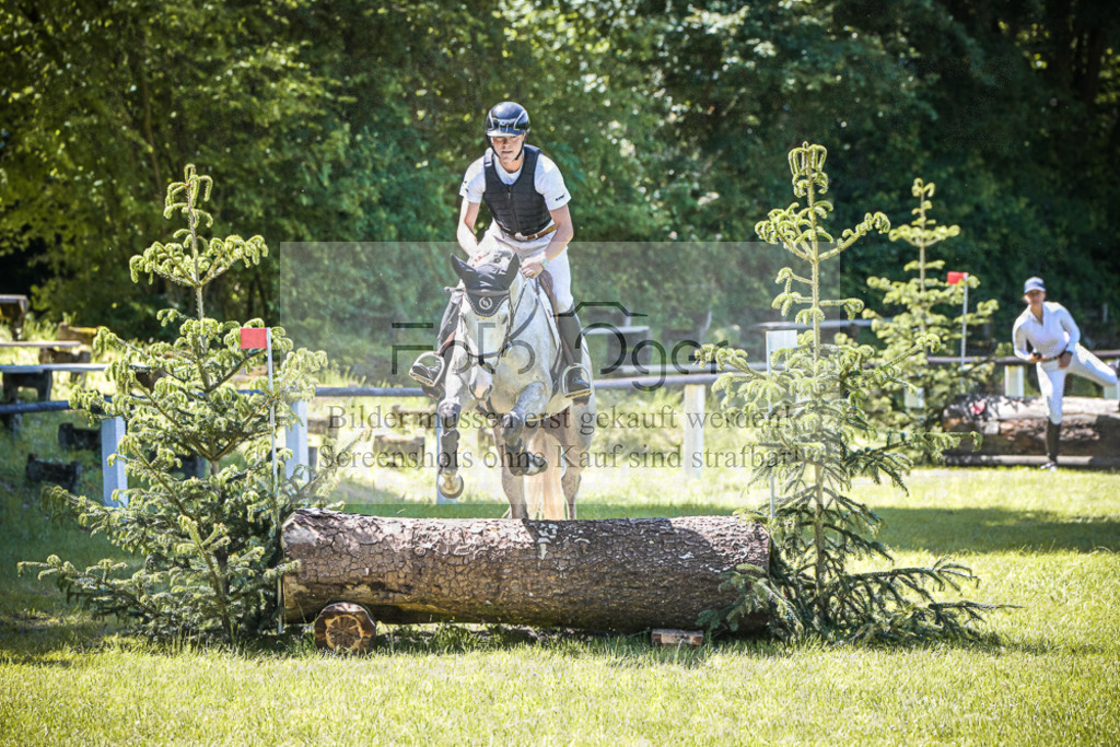 DOS_1709 | Entdecke hochwertige Reitturnierfotos von Foto Oger. Professionell, emotional und authentisch – jetzt Lieblingsmomente im Shop bestellen.Deutschlandweite Turnierfotografie. - Realisiert mit Pictrs.com