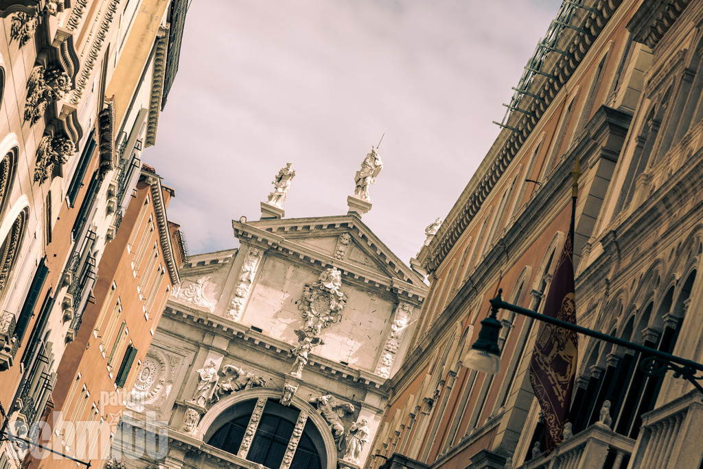PS-Venedig-2026-18 | Entdecke die größte Bildgalerie der Region mit Fotografien aus dem Allgäu, der Bodenseeregion, Oberschwaben, dem Donautal und der Schwäbischen Alb. Landschaften, Luftaufnahmen und Reisefotografie als Wandbild und Fotokunst. - Realisiert mit Pictrs.com