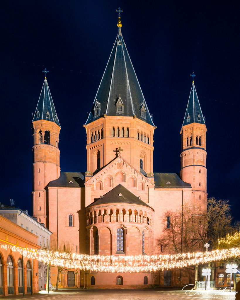 Der Mainzer Dom mit der Weihnachtsbeleuchtung | Der Mainzer Dom mit der Weihnachtsbeleuchtung