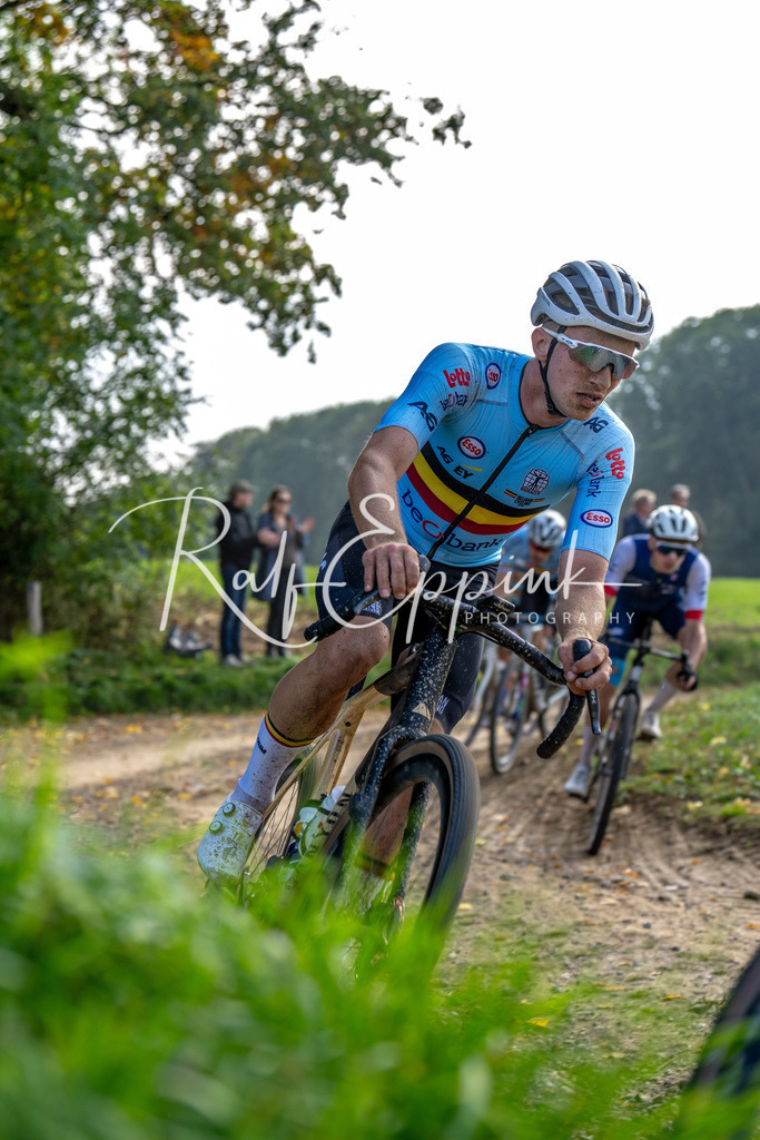 Ralf Eppink Photography 20251012_DSC04343 | Sportfotografie, Eventfotografie, Porträtfotografie, Radsport Fotograf, Triathlon Fotograf, Düsseldorf Fotograf, Köln Fotograf, Actionfotografie, Teamfotografie, Peoplefotografie, Business Portraits, Veranstaltungsfotografie, Reportagefotografie - Realisiert mit Pictrs.com