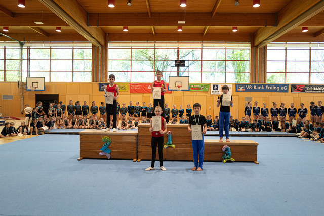 20260425 Gerätturnen  Vormittag Siegerehrung | Landkreismeisterschaften Erding 2026Datum: 20260425Ort: Erding(DE) - Sempt-Sporthalle, 20, Pretzener Weg, Altenerding, Pretzen, Erding, Landkreis Erding, Bayern, 85435, DeutschlandFotograf: Christian Habel