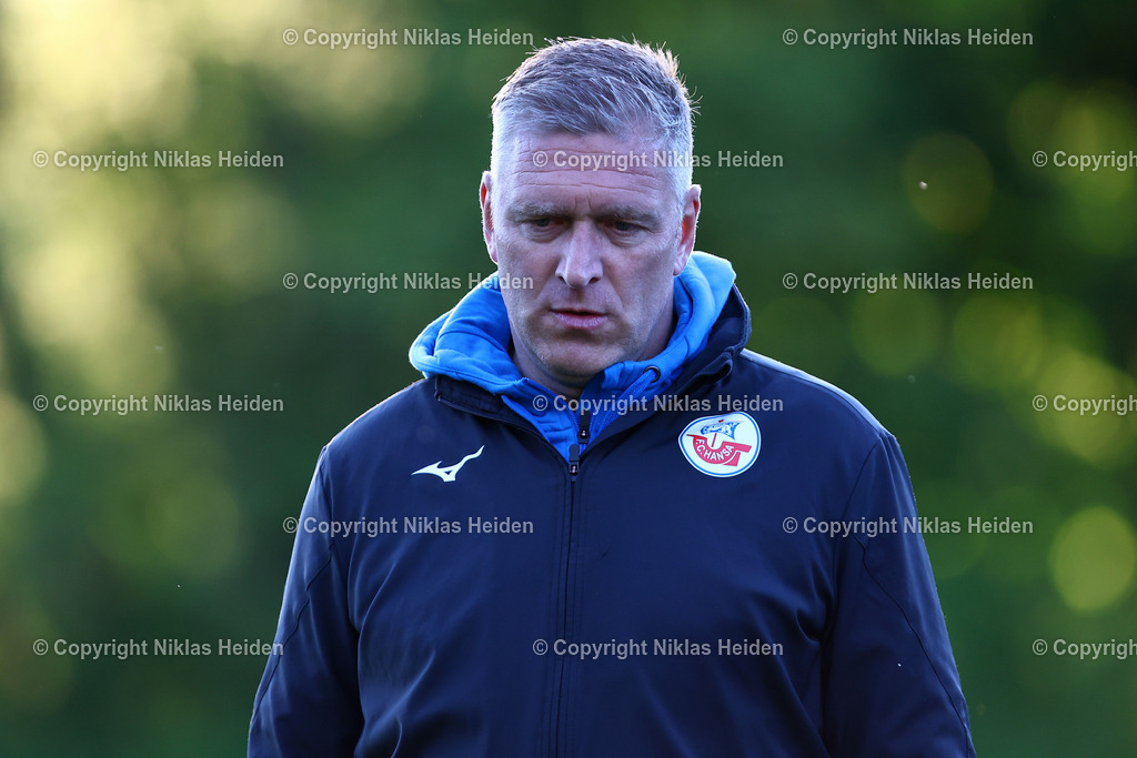 NH_HolsteinKielU19_FCHansaRostockU19_U19DFBNachwuchsliga_07052025 | Christian Rahn (Trainer, FC Hansa Rostock U19)Fußball I Junioren I U19 DFB-Nachwuchsliga I Saison 2024-2025 I Hauptrunde Liga B, Gruppa A, 12. Spieltag I Holstein Kiel U19 - FC Hansa Rostock U19 I 07.05.2025 I Citti-Fußballpark