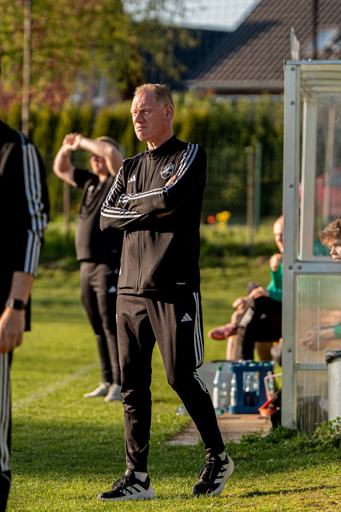 Fußball I Herren I Saison 2025-2026 I Bezirksliga Weser-Ems 4 I 15. Spieltag I TuS Lutten - GW Brockdorf I 07794 | jns.sportfotos - Realisiert mit Pictrs.com