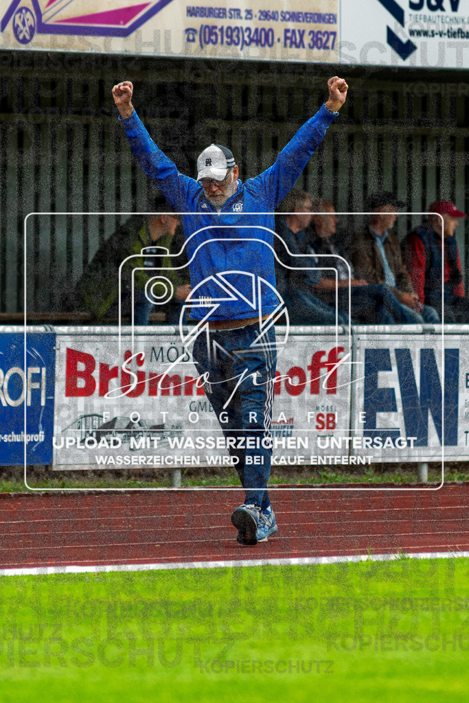 Landesliga Herren LG - TV Jahn Schneverdingen vs. MTV Eintracht Celle | Hilger Wirtz von Elmendorff; Landesliga Herren LG - TV Jahn Schneverdingen vs. MTV Eintracht Celle am 06.06.2026 in Osterwaldstadion, Schneverdingen - Realisiert mit Pictrs.com