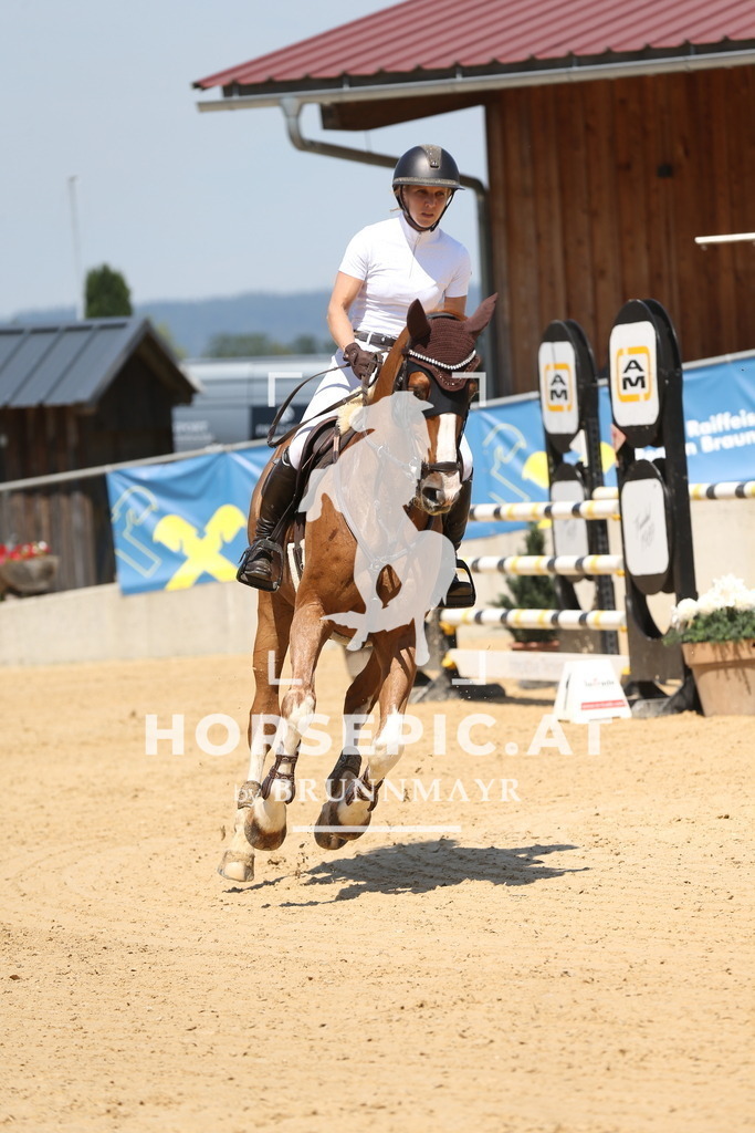 DL2Q3937 | Willkommen bei Brunnmayr - Design & Fotografie – Ihrem Spezialisten für Reitturniere und Pferdeveranstaltungen in Oberösterreich, Salzburg und Bayern! Seit über 17 Jahren sind wir leidenschaftlich dabei.