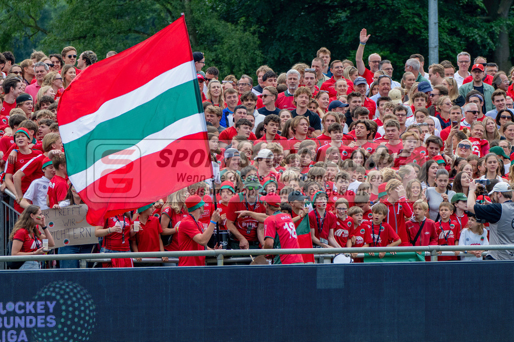 Final4_20250601-1330-HK108477 | Krefeld, Deutschland, 01.06.2025:  Feldhockey Final4 2025 – „Deutsche Feldhockey-Meisterschaften 2025“ Crefelder HTC - Rot-Weiss Köln (Finale Herren) im Gerd-Wellen-Hockeyanlage am 01.06.2025 in Krefeld, Deutschland. (Foto von Kramhöller/Fehrmann/Kaste)Krefeld, Germany, 01.06.2025: Feldhockey Final4 2025 – „Deutsche Feldhockey-Meisterschaften 2025“ Harvestehuder HTC - Düsseldorfer HC (Finale Damen) in Gerd-Wellen-Hockeyanlage at 01.06.2025 in Krefeld, Deutschland. (Foto from Kramhöller/Fehrmann/Kaste)