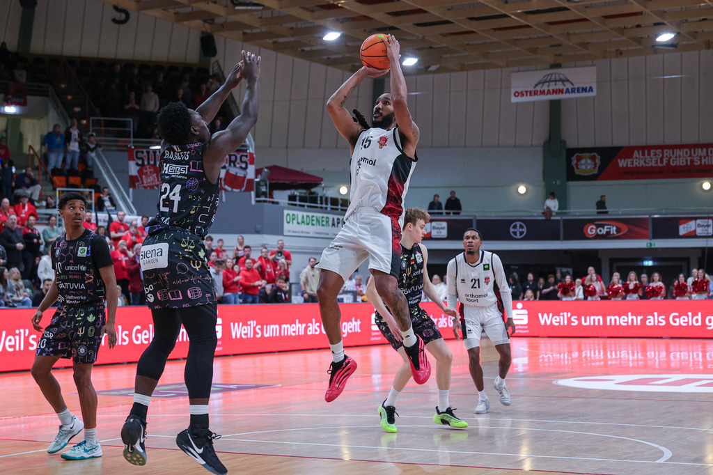 Pro A BAYER GIANTS vs Uni Baskets Münster-113 | Fotos von Basketballspielen aus dem Raum NRW fotografiert von Gero Mueller-Laschet und Daniel Schaefer - Realisiert mit Pictrs.com