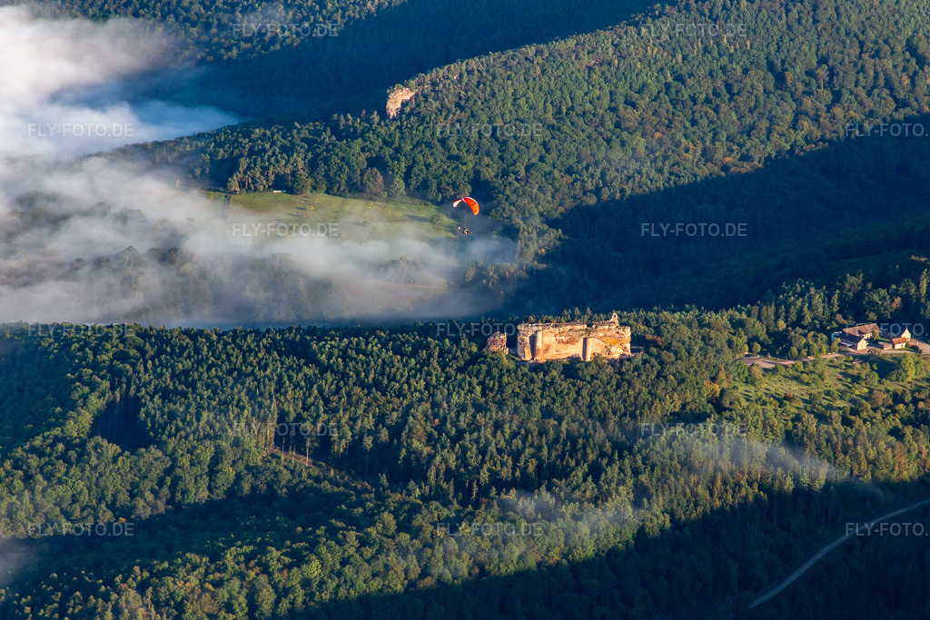 Luftbild: Château Fort de Fleckenstein in Lembach im Bundesland Bas-Rhin in Frankreich. Foto: IMG_138878.jpg vom 24.09.2023 durch Werner Riehm/FLY-FOTO.deWWW.FLECKENSTEIN.FR