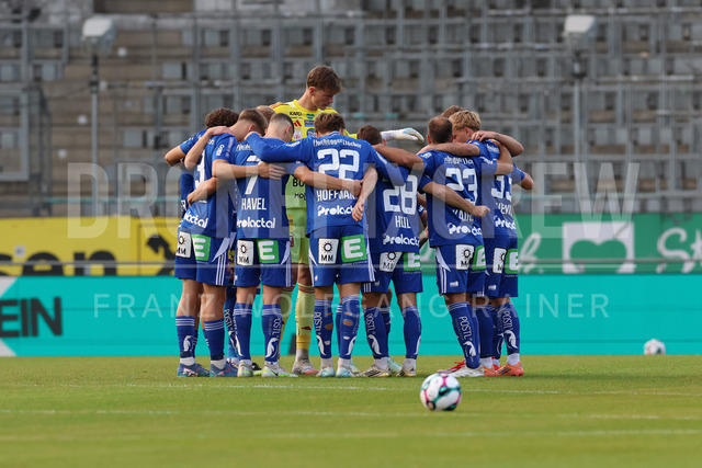 Grazer AK 1902 vs TSV Egger Glas Hartberg – Austrian Bundesliga Match 2025 | Austrian Bundesliga match between Grazer AK 1902 and TSV Egger Glas Hartberg. Dynamic football action, players in motion, emotions, stadium atmosphere and team spirit captured in professional detail. The image shows TSV Hartberg.