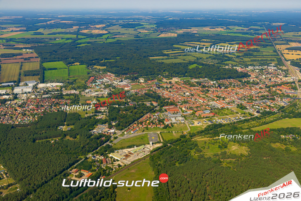 Neue Luftbildaufnahme der Stadt Ludwigslust - Das Luftbild wurde 2025 vom UL-Flugzeug heraus erstellt ( keine Drohnenaufnahme ) - Hochauflösende Luftaufnahme - für Wandbilder und großformatige Ausdrucke geeignet. Das besondere Geschenk!Hier alle&nbsp;Infos zur Lizenzierung der LuftaufnahmeWir fliegen auch dieses Jahr wieder in Ihre Region um Luftbilder zu erstellen.- Luftbild anfragen