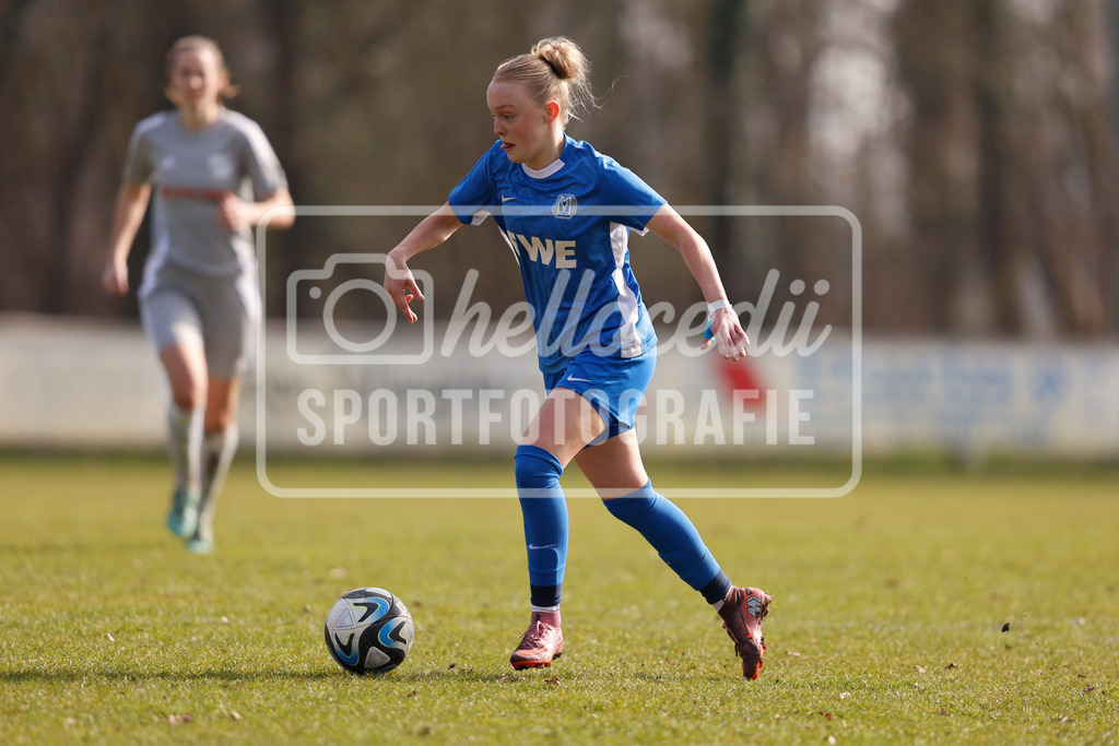 Fußball I Frauen I Saison 2025-2026 I Oberliga Niedersachsen I 15. Spieltag I SV Meppen 1912 e.v. U20 2 - BW Hollage -50 | Lotte Dijkhuizen (8, SV Meppen 1912 e.v.) - Realisiert mit Pictrs.com