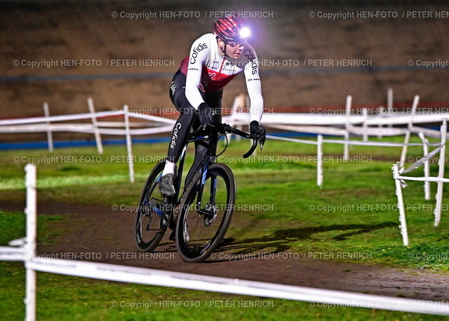 20221207-8446-trainingsweltmeisterschaft-cross-HENFOTO | 07.12.2022 ab Start bis Ziel an der Spitze Gastfahrer Straßen-Profi Max WALSCHEID (Cofidis) - Radsport Radrennbahn Velodrom VC Darmstadt Cross-Trainings-Weltmeisterschaft 9. Lauf - Sieger ist wer nach 40 Minuten Dauer die längste Strecke die meisten Runden zurückgelegt hat (HEN-FOTO) - Realisiert mit Pictrs.com