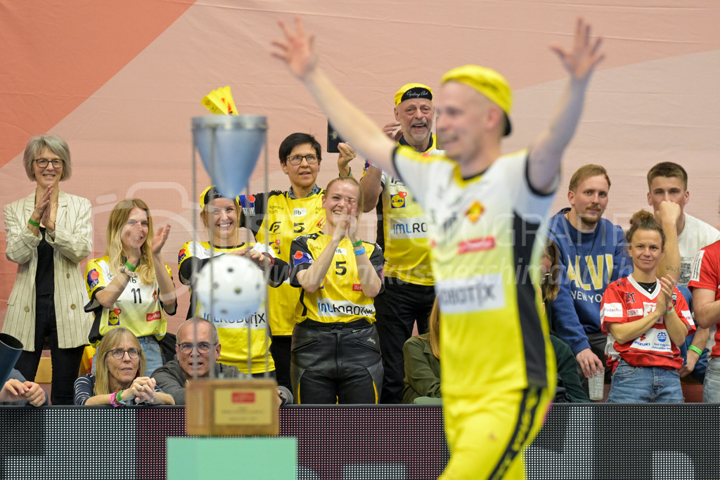 Zug United vs HC Rychenberg - 22. February 2025 | Zug United vs HC RychenbergSporthalle Wankdorf, BernFamilie und Freunde von Markus Lindgjerdet (#10 HC Rychenberg Winterthur).Bild: Sportfotografie Markus Aeschimann | www.markus-aeschimann.ch - Realisiert mit Pictrs.com